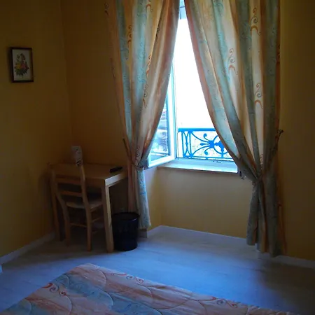 La Renaissance Hotel 2*