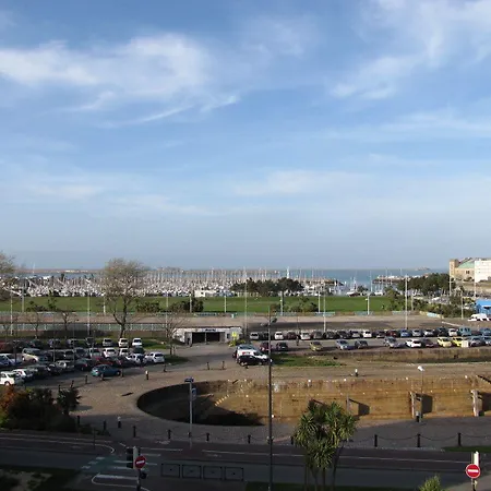 La Renaissance Hotel